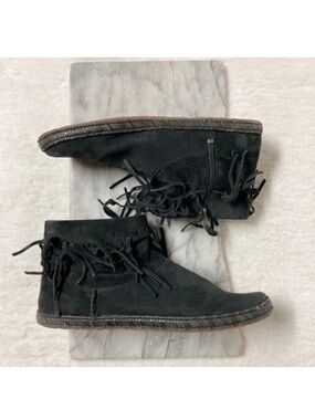 UGG Black Suede Fringe Tassle Moccasin Ankle Boots Size 9 Boho Zip Up